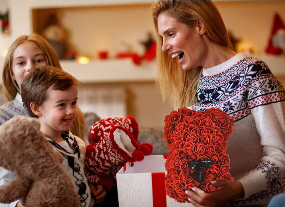 Rosenbär 24cm mit Herz & Geschenkbox – Romantischer Schaumstoff Teddybär aus Rosen für Valentinstag, Hochzeit & Geburtstag