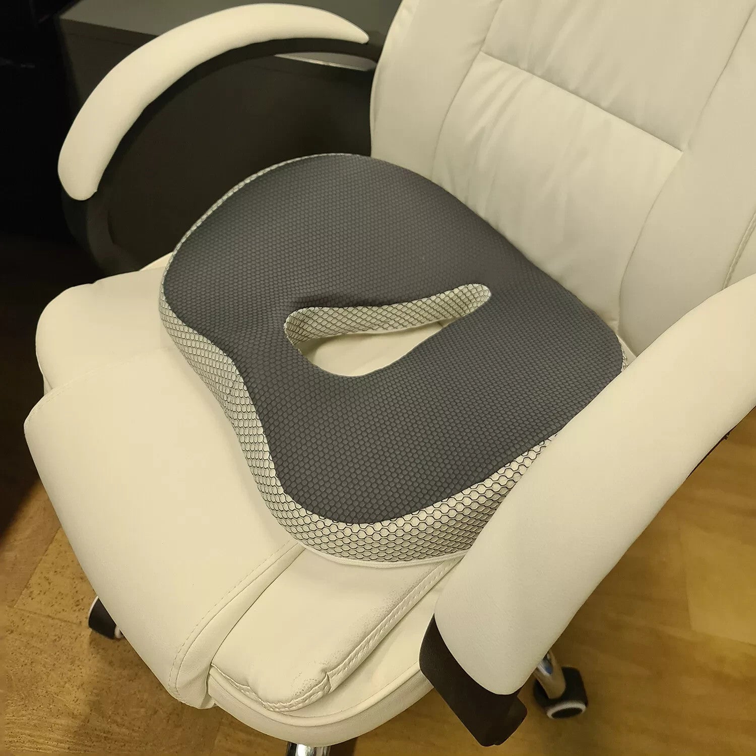 Orthopädisches Sitzkissen aus Memory Schaum – Ergonomisch mit abnehmbarem Bezug