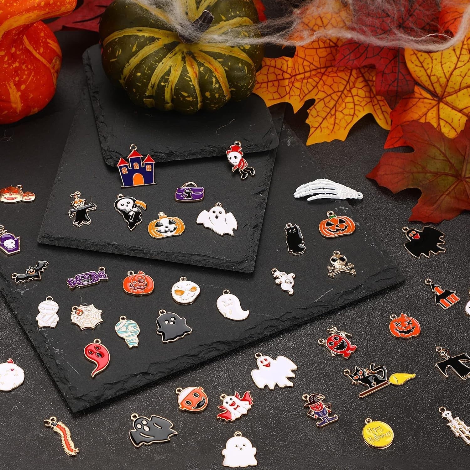 10 Stück Halloween Charms Mix – Gold Emaille Anhänger für Schmuck & Deko