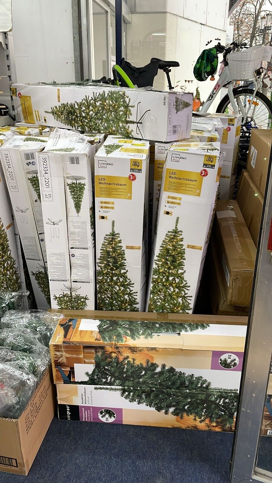 Künstlicher Weihnachtsbaum 120 cm – Grüner Tannenbaum aus Kunststoff mit Standfüßen, schneller Aufbau