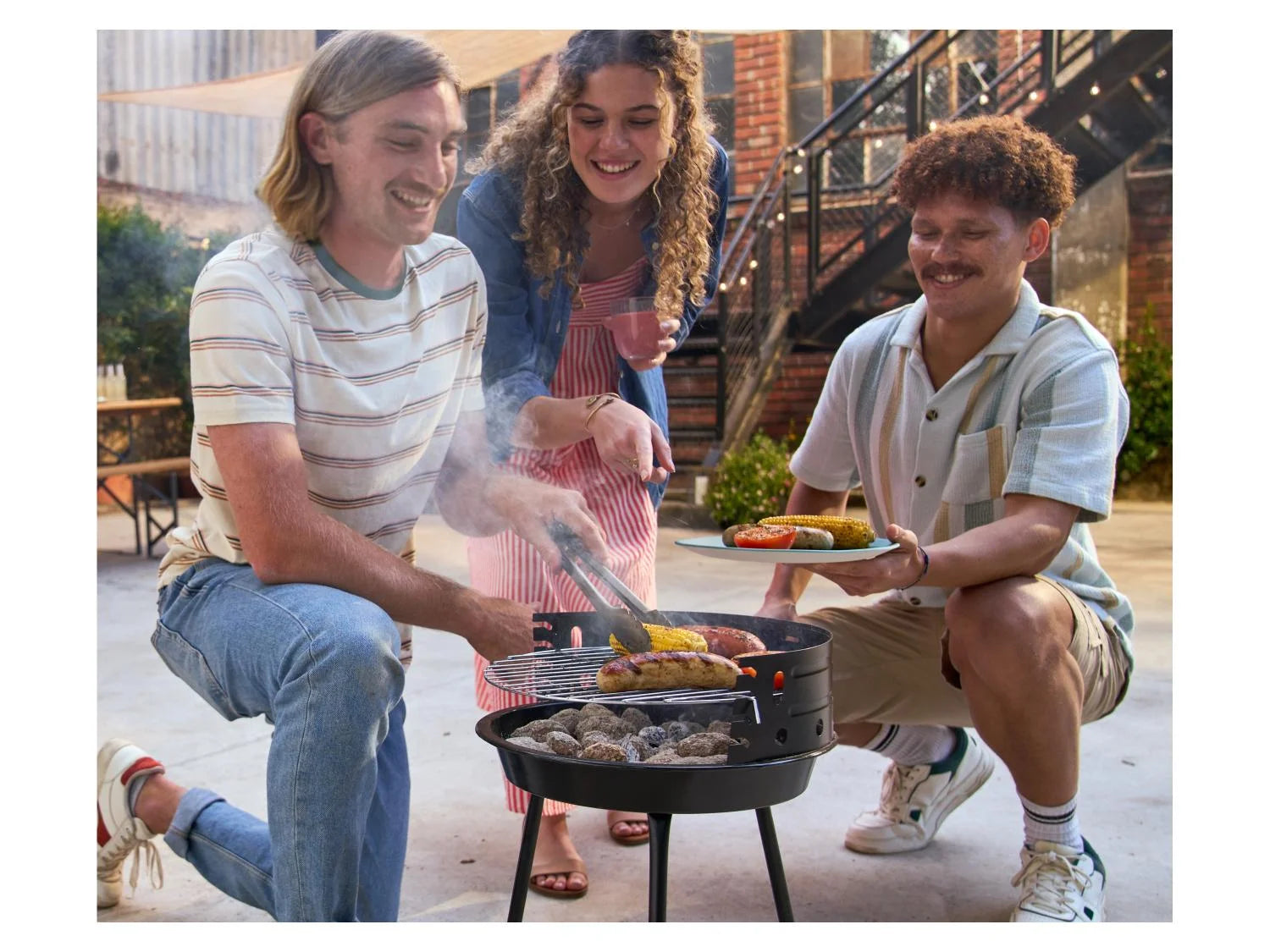 Holzkohle Rundgrill Kansas 35x56 cm – Stahlgrill mit 4-fach höhenverstellbarem Rost & Windschutz