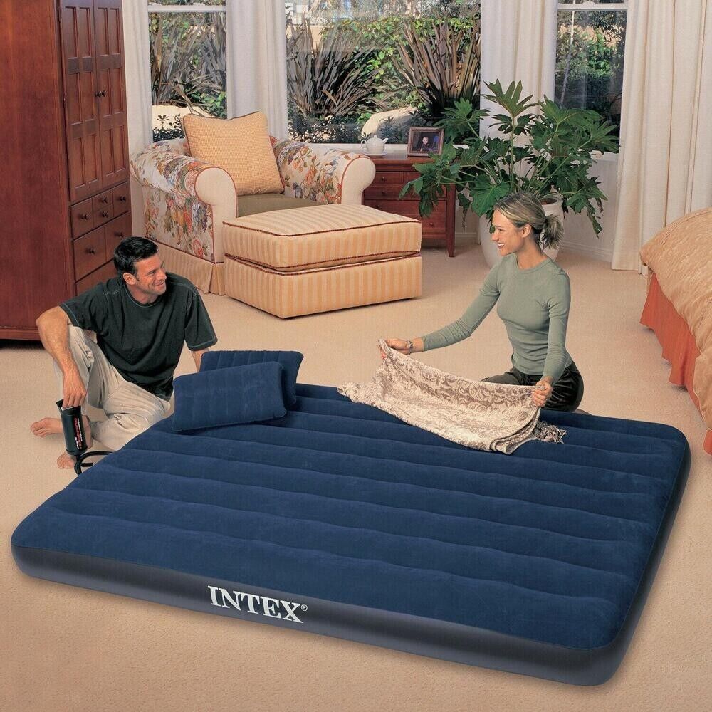 INTEX Queen Luftbett 203x152x25 cm – Gästebett mit Handpumpe und 2 Kissen