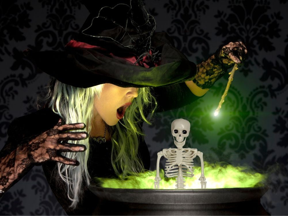 Halloween Deko 👻 Hängendes Menschliches Skelett 40cm Weiß Kunststoff 🎭