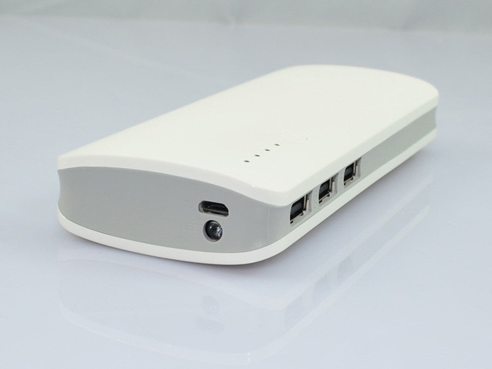 Powerbank 10000mAh 3x USB 2.1A Schnellladung LED Taschenlampe tragbar