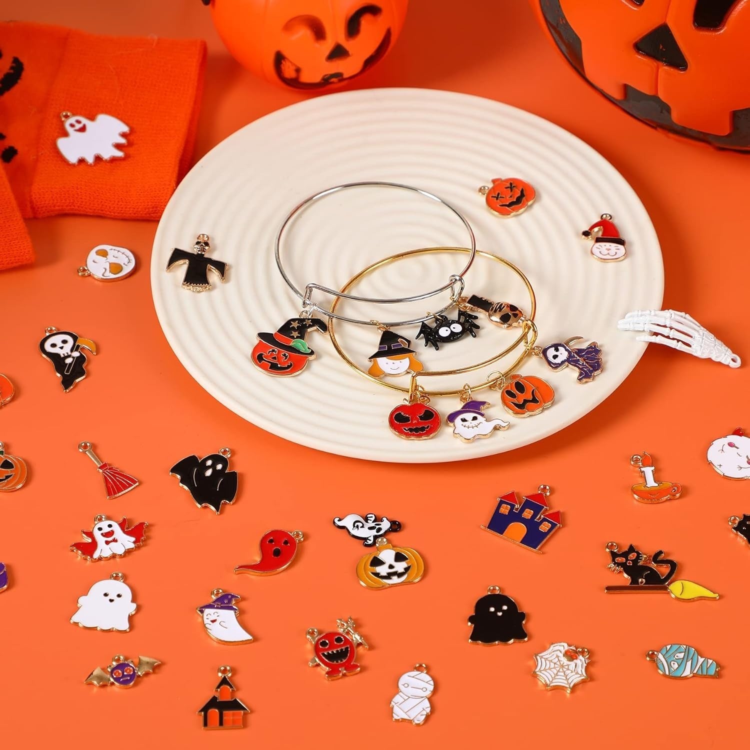 10 Stück Halloween Charms Mix – Gold Emaille Anhänger für Schmuck & Deko