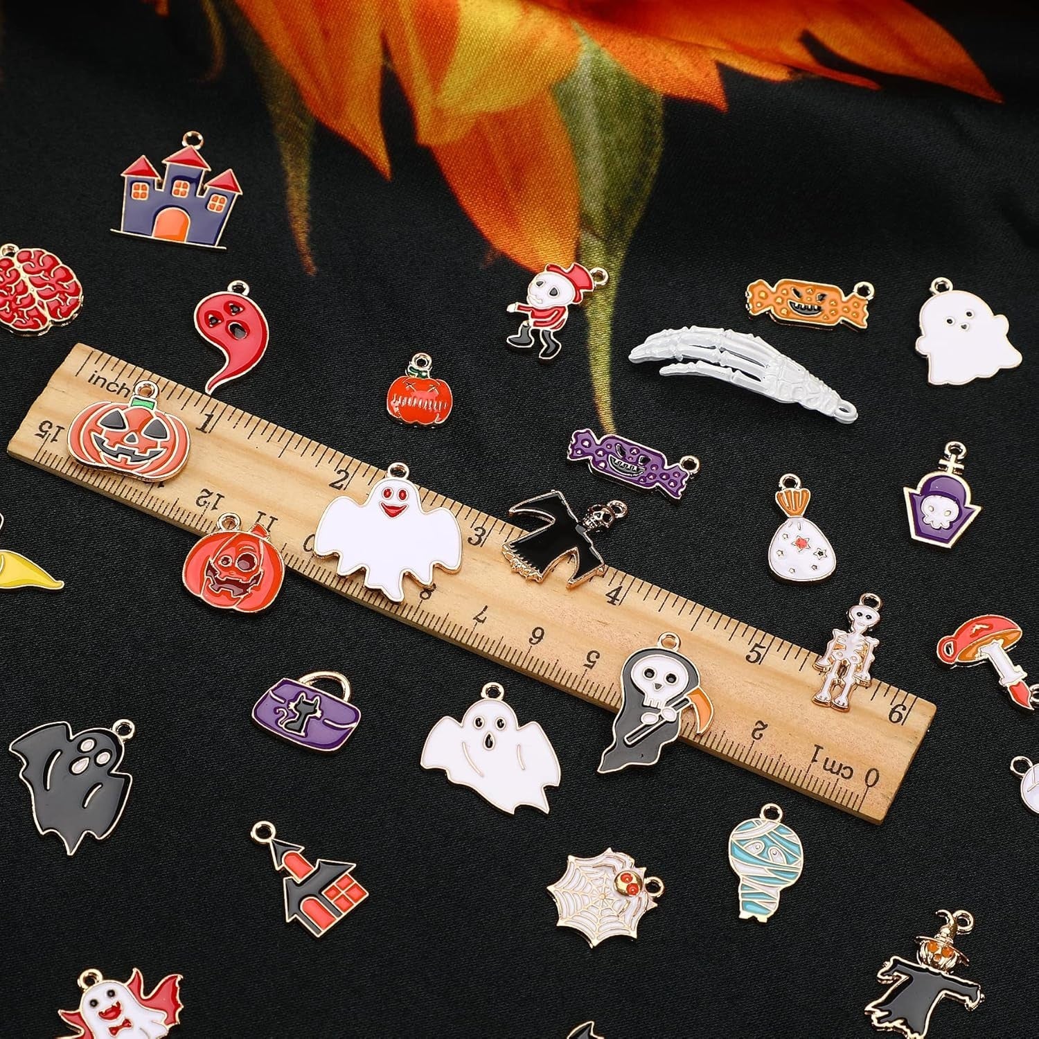 10 Stück Halloween Charms Mix – Gold Emaille Anhänger für Schmuck & Deko