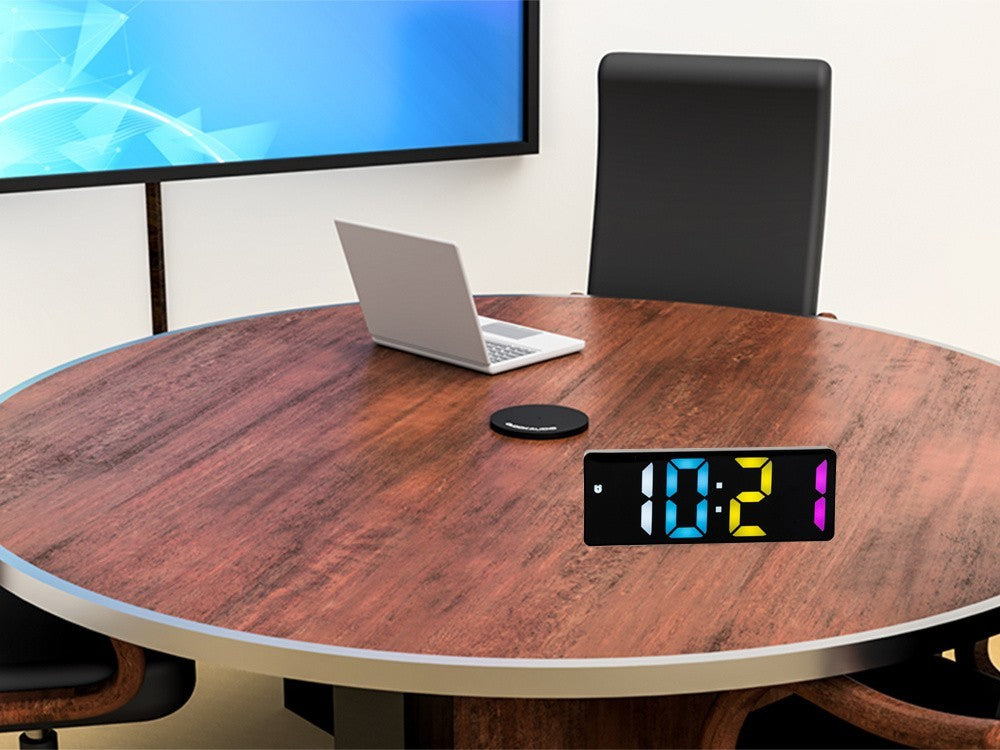 Digitaler LED-Wecker mit Farbdisplay, Thermometer & Datum – Elektronischer Wecker mit Snooze-Funktion, USB- & Batteriebetrieb