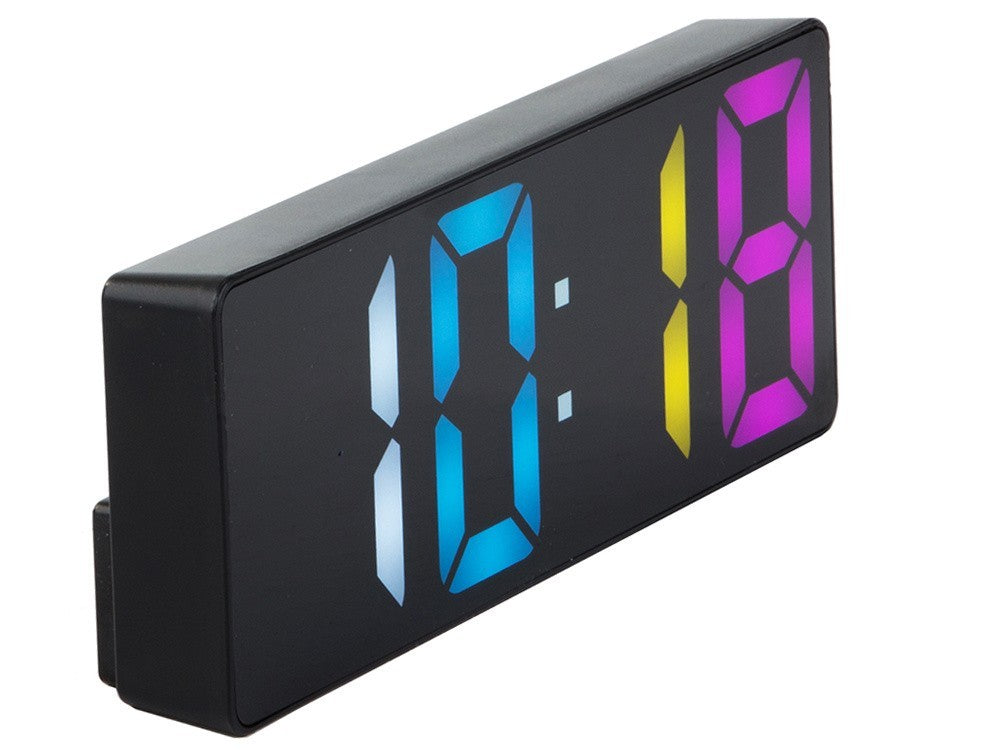 Digitaler LED-Wecker mit Farbdisplay, Thermometer & Datum – Elektronischer Wecker mit Snooze-Funktion, USB- & Batteriebetrieb