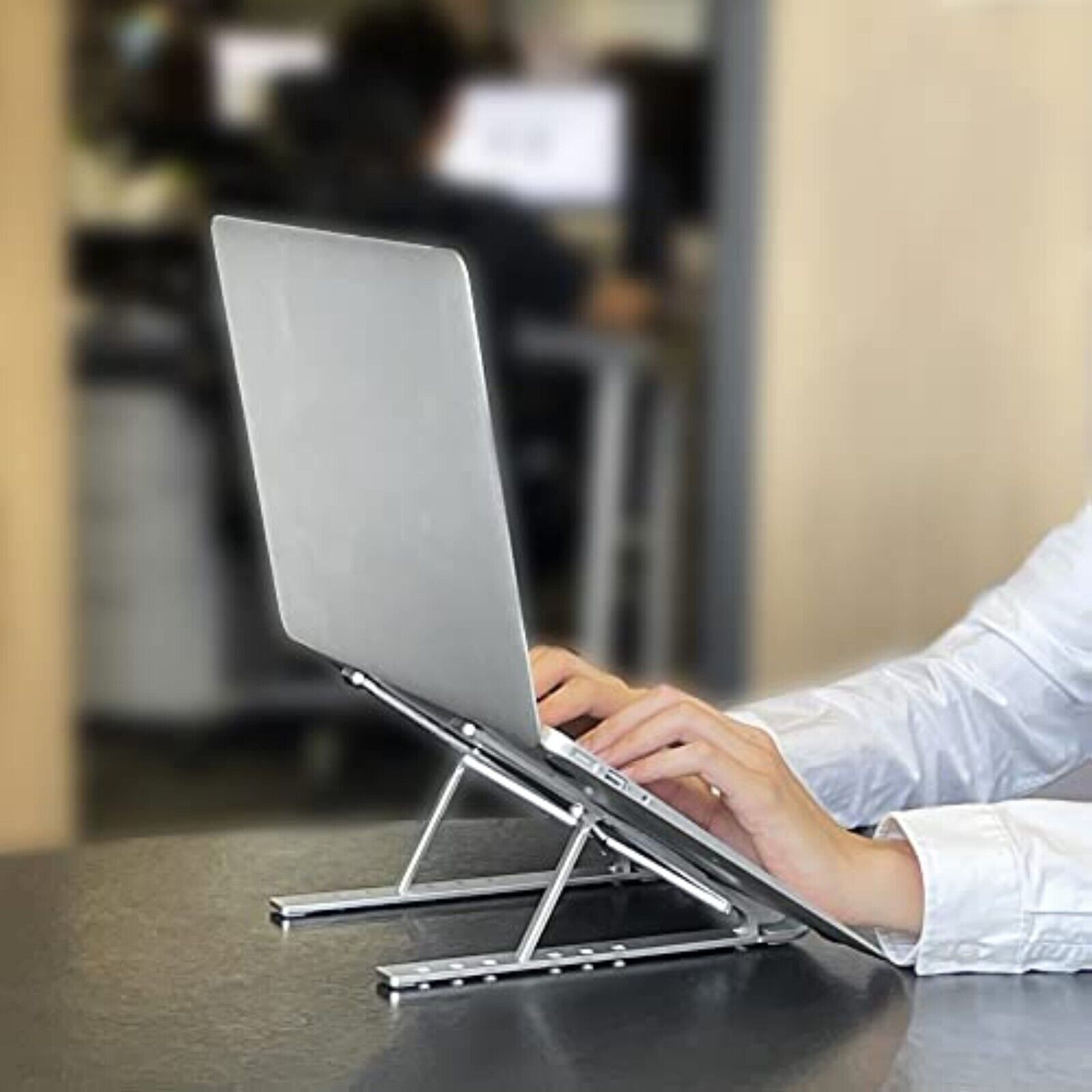 Höhenverstellbarer Aluminium Laptopständer – 7 Stufen, Faltbar, Belüftet & Rutschfest – Silber