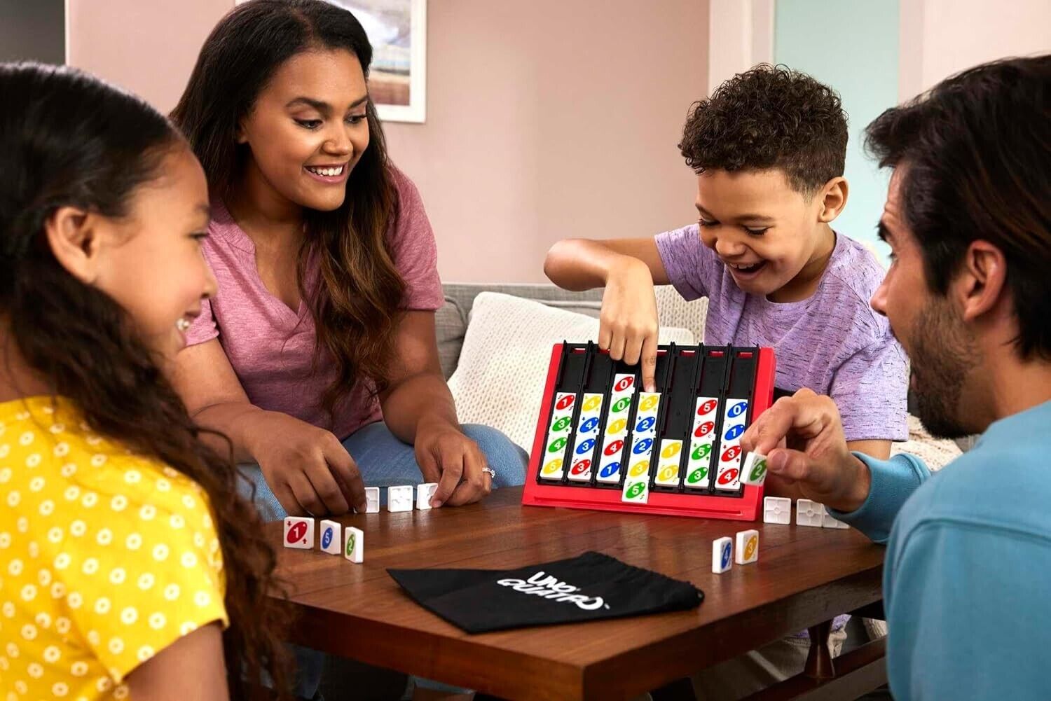 Mattel Games - UNO Quatro, Perfekt als Kinderspiel, Spiel für Erwachsene
