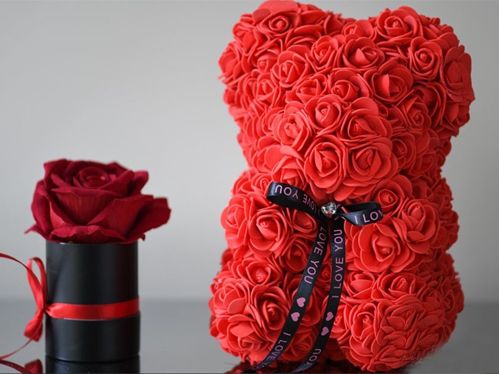 Rosenbär Herz 24 cm – Teddybär aus Rosen mit Geschenkbox für Valentinstag