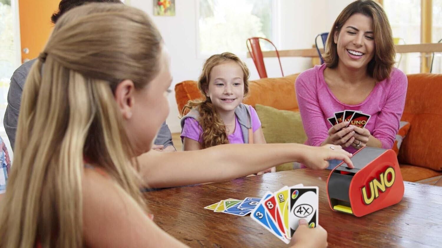 Mattel Games UNO Extreme!, Uno Kartenspiel für die Familie, mit Kartenwerfer, Pe