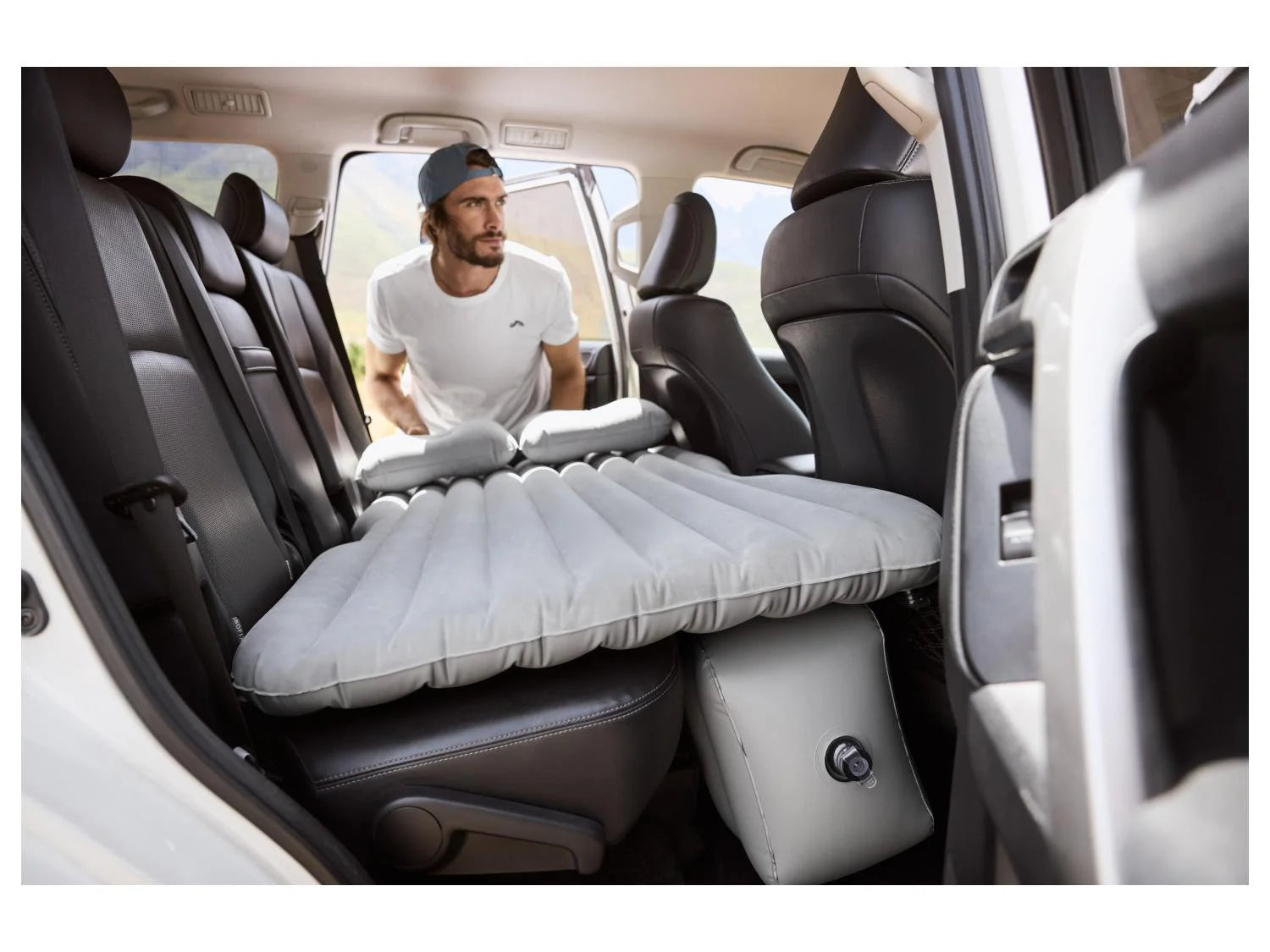 CRIVIT Auto Luftmatratze für Rücksitz – bis 250 kg mit Fußteil, 2 Kissen, Tragetasche & Reparaturset