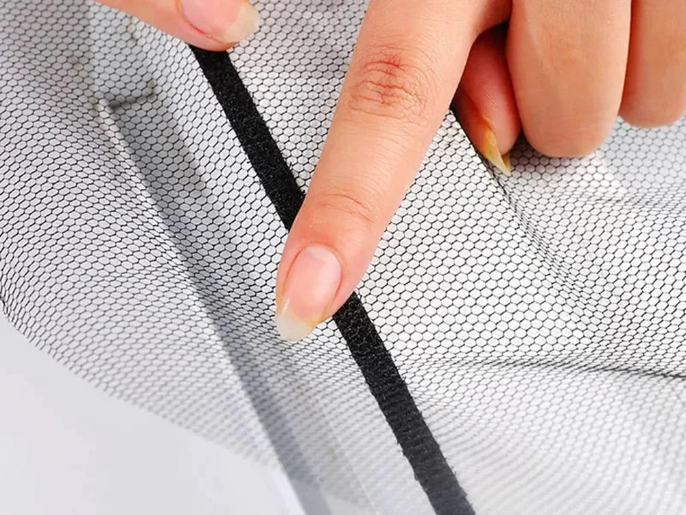 Moskitonetz 130x150 cm Schwarz – Insektenschutz für Fenster mit Selbstklebendem Klettband & Feiner Maschenweite  -  K12Klt40mm