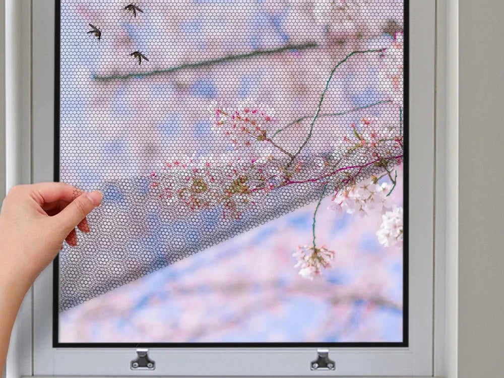 Moskitonetz 130x150 cm Schwarz – Insektenschutz für Fenster mit Selbstklebendem Klettband & Feiner Maschenweite  -  K12Klt40mm