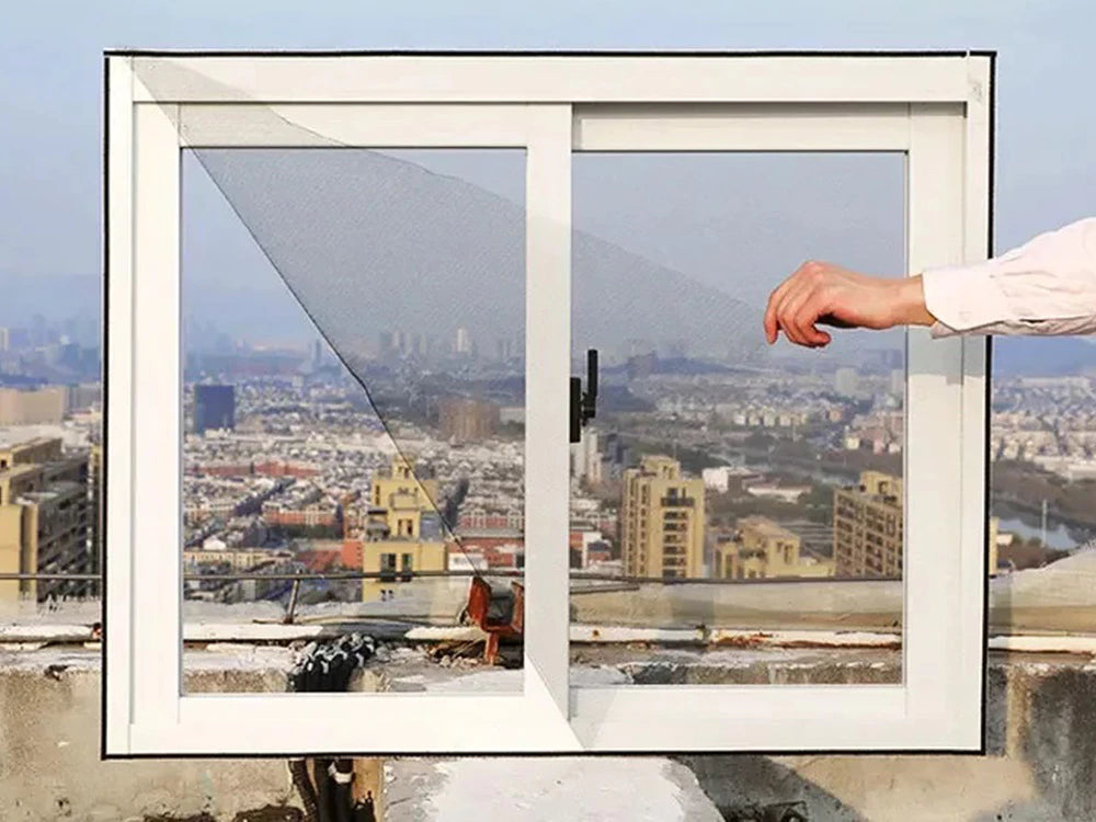 Moskitonetz 130x150 cm Schwarz – Insektenschutz für Fenster mit Selbstklebendem Klettband & Feiner Maschenweite  -  K12Klt40mm
