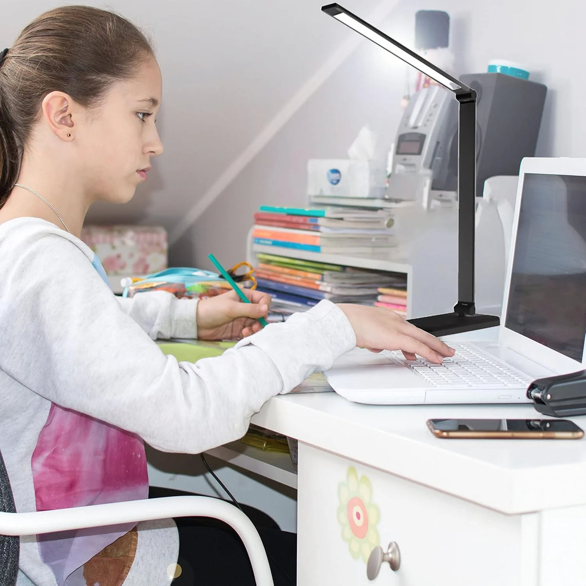 LED Schreibtischlampe 5 W dimmbar – Touch Tischlampe mit 5 Lichtfarben, USB-Kabel für Büro, Schule, Lernen & Lesen