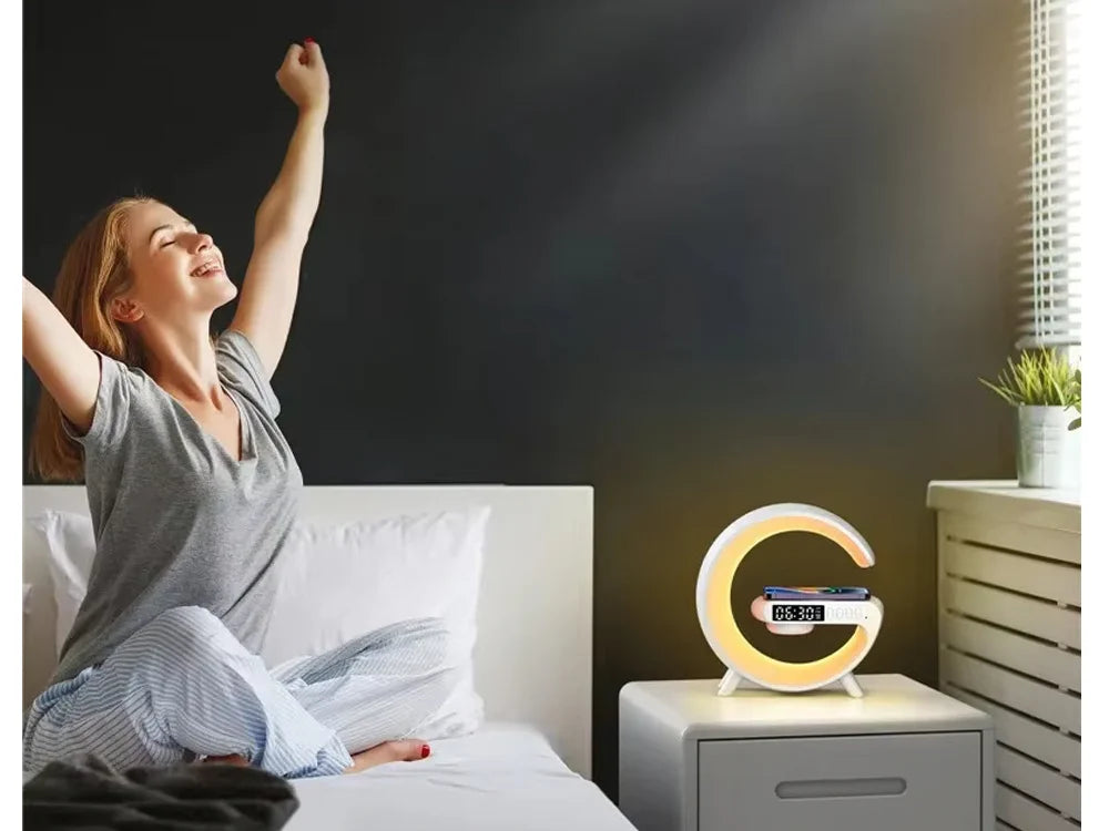 RGB LED Gaming Lampe mit Wecker, Lautsprecher, induktiver Ladefläche und Radio – USB