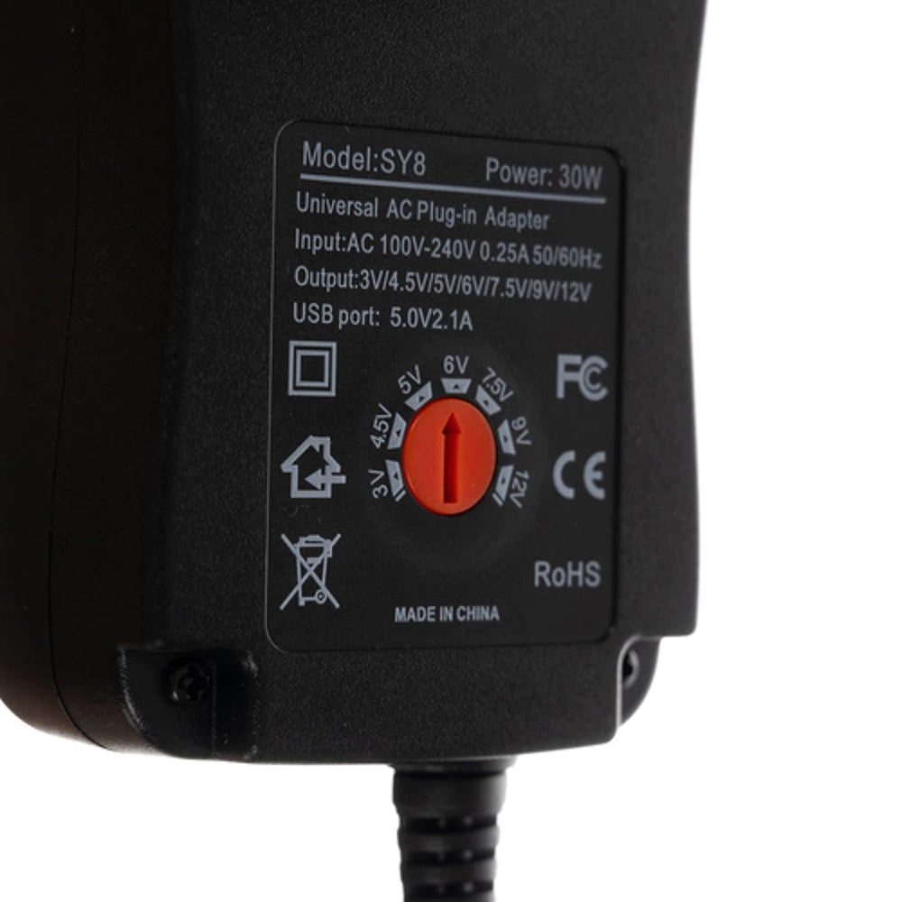 Izoxis Universal Netzteil 3–12V 30W – Spannungsregelung & 6 Adapterstecker
