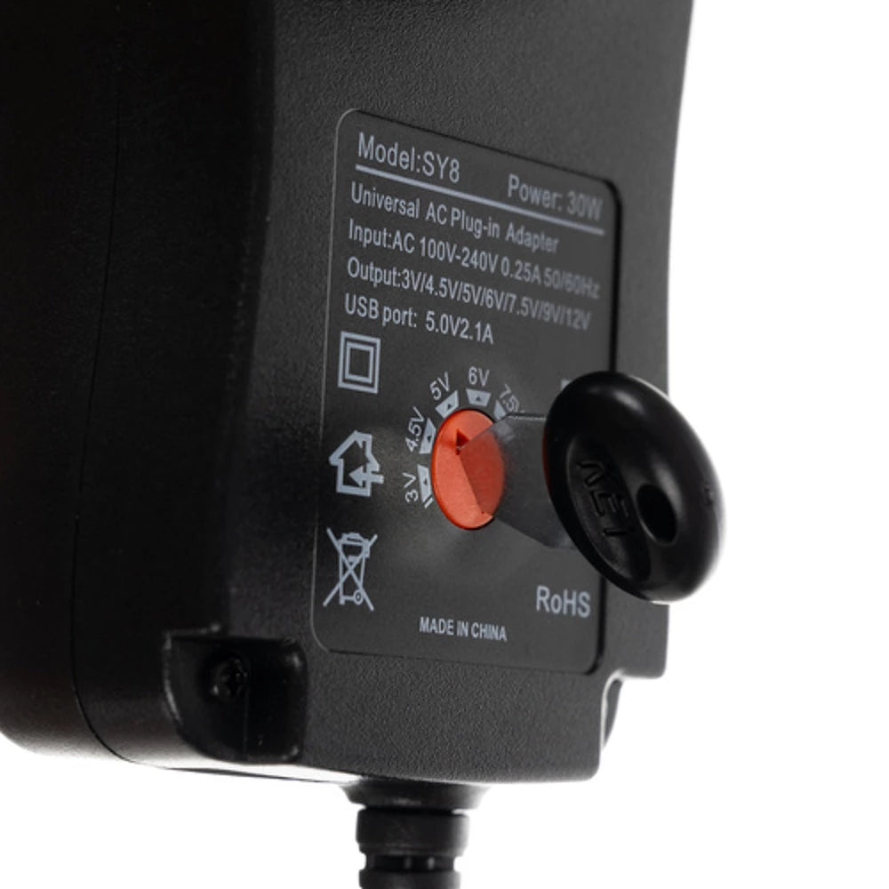 Izoxis Universal Netzteil 3–12V 30W – Spannungsregelung & 6 Adapterstecker