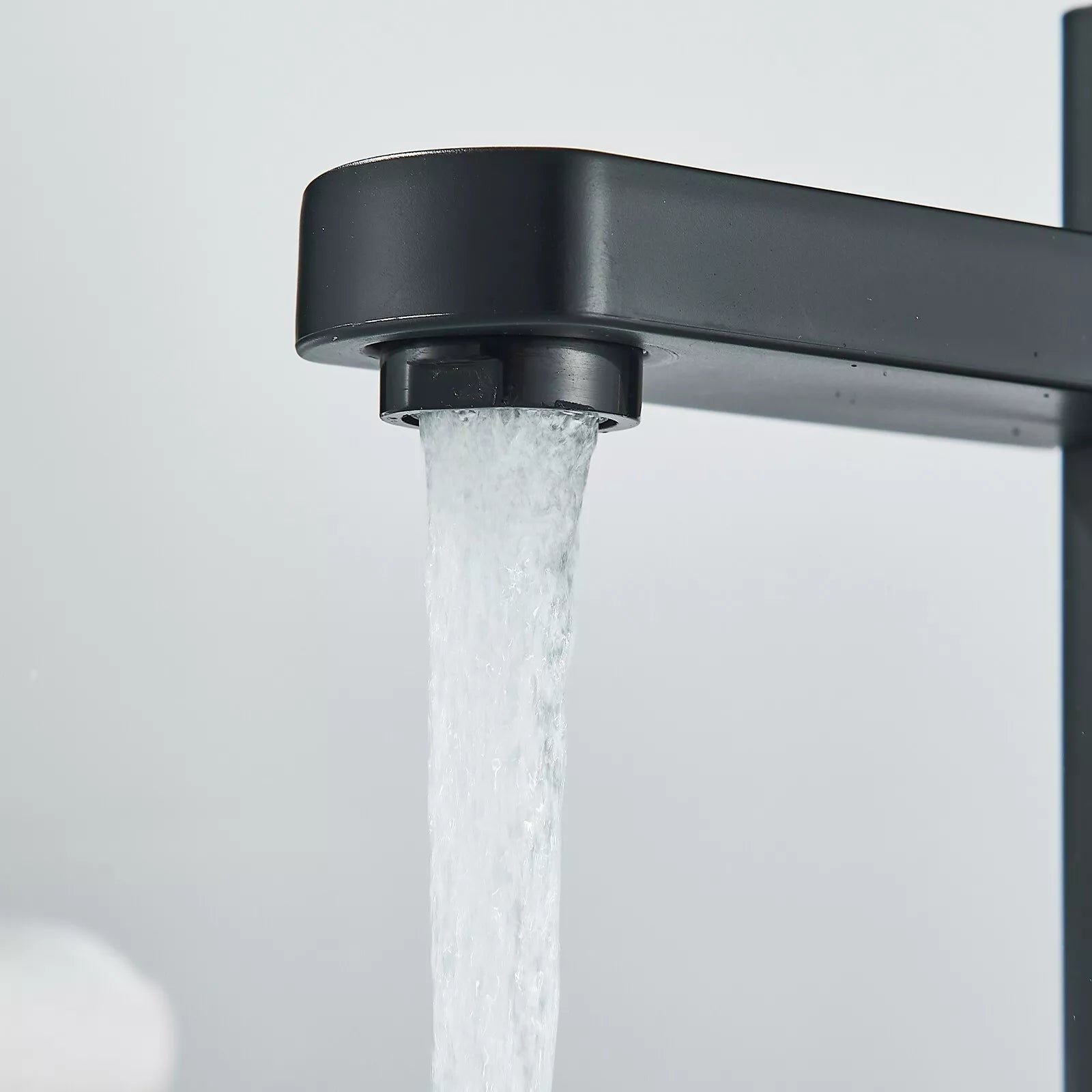 Waschtischarmatur Schwarz – Einhand Mischbatterie für Waschbecken | Moderne Badarmatur mit Heiß- & Kaltwasseranschluss, Keramikkartusche & 40 cm Schläuchen